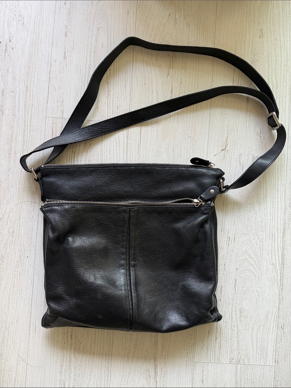 Roots Canada Black Leather Crossbody Satchel Bag Unisex - Rare Discontinued